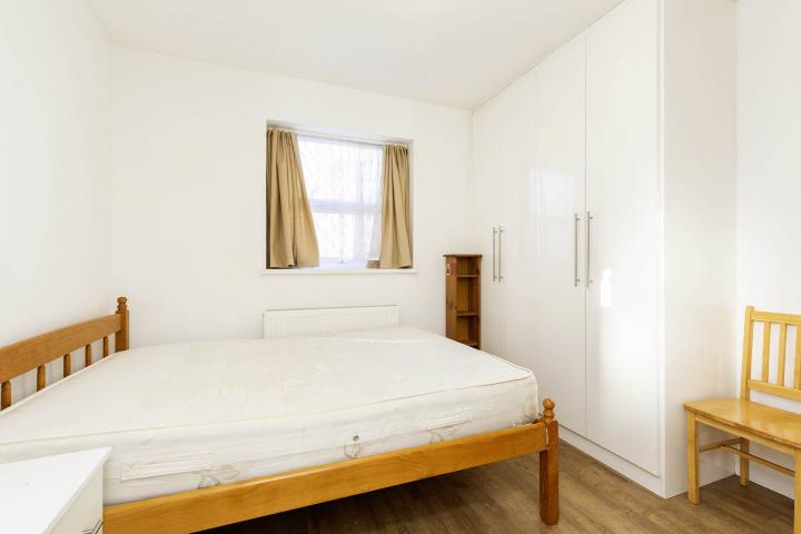 Spacious Apartment Walm lane, Willesden Green